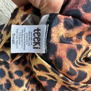 Teeki leopard print yoga pants leggings size small